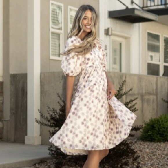 Polagram Dresses & Skirts - Polagram Lavender Floral Puff Sleeve Midi Dress